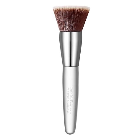 Say Goodbye to Streaky Foundation: Try a Medical Brush Instead